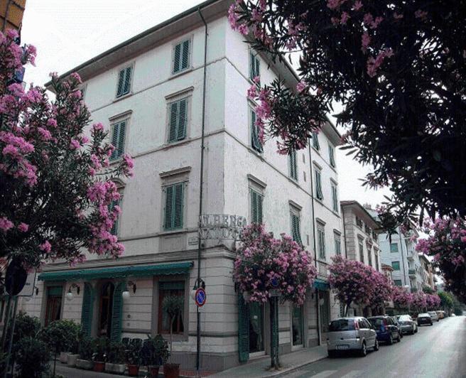 蒙特卡蒂尼泰尔梅 纳图希旅馆酒店 外观 照片